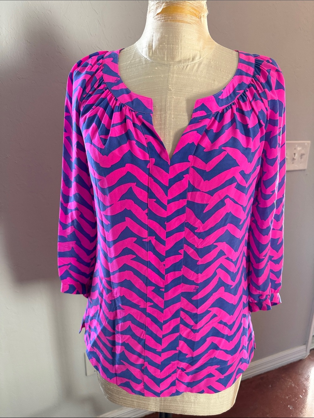 Lilly Pulitzer Women's Pink and Blue Patterned V-Neck Blouse